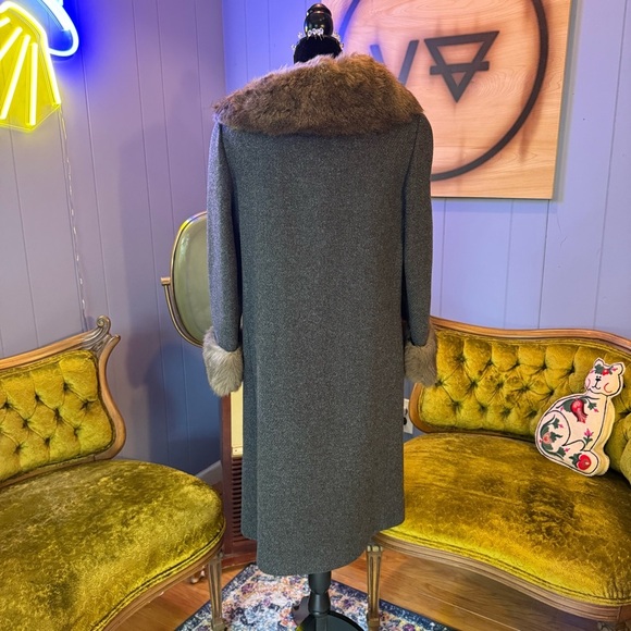 Vintage 1960s-1970s Asymmetrical Fur Collar Wool Coat - Picture 5 of 13